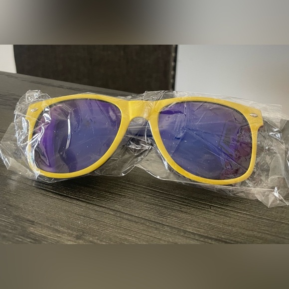 💖(2 for $15)💖 Twisted Tea Sunglasses - Picture 3 of 4